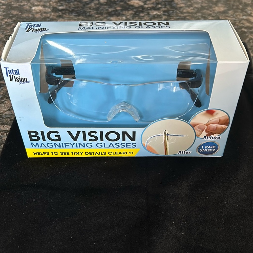 TOTAL VISION BIG VISION MAGNIFYING GLASSES NWT